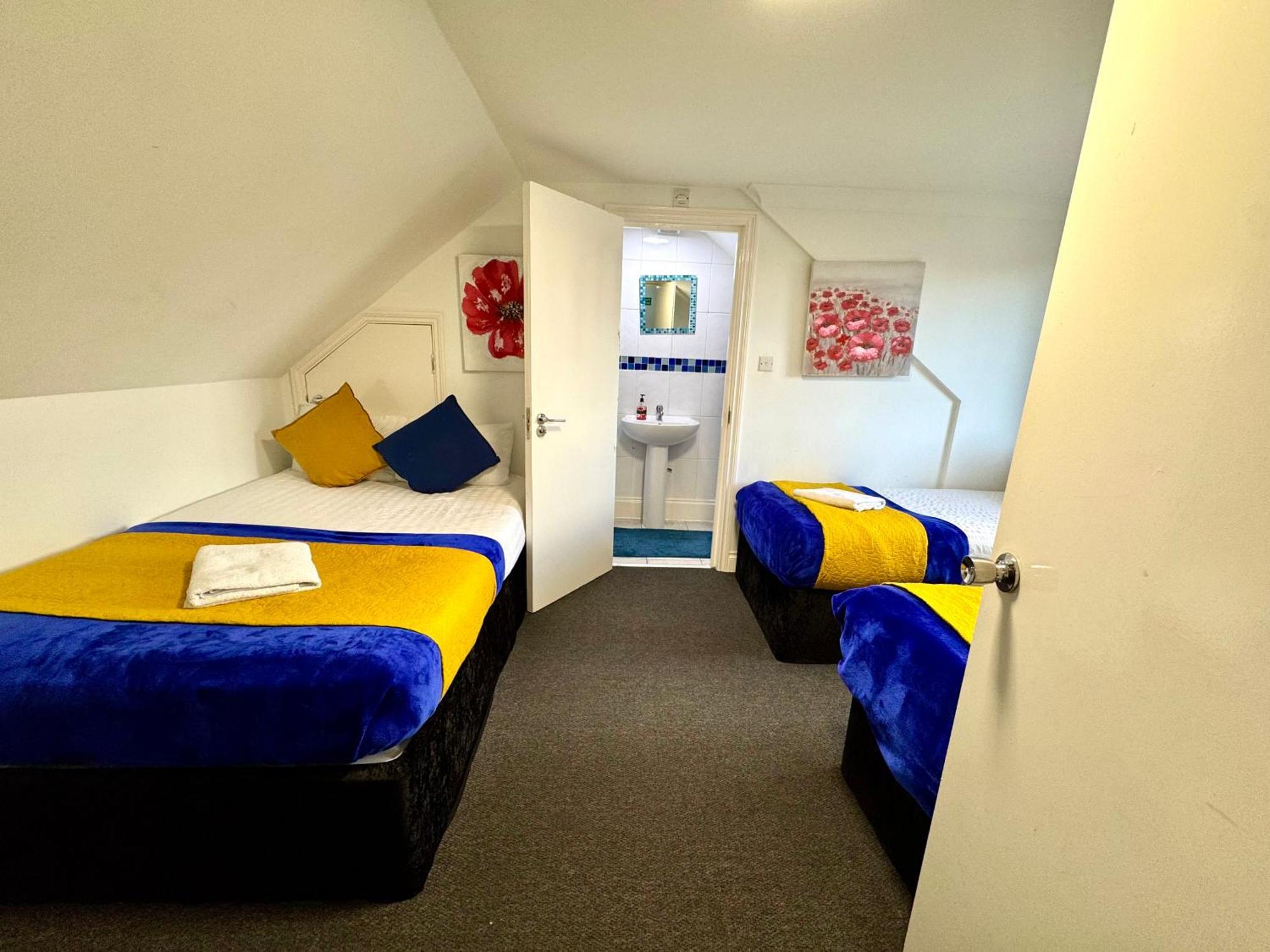 3 Bedrooms Spacious House, Separate Reception, 2 Full Bathrooms, Parking, Garden London Exterior photo