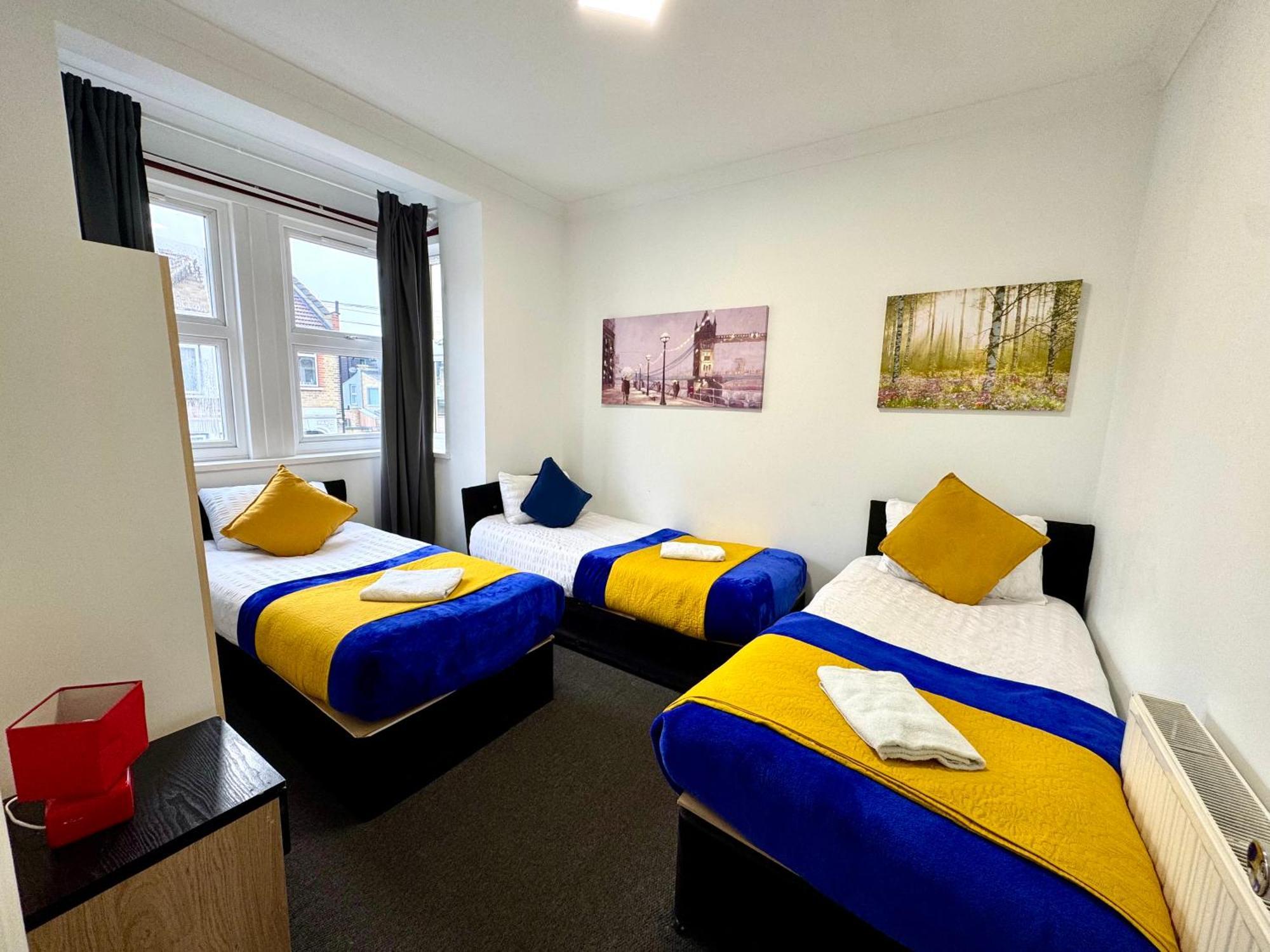 3 Bedrooms Spacious House, Separate Reception, 2 Full Bathrooms, Parking, Garden London Exterior photo