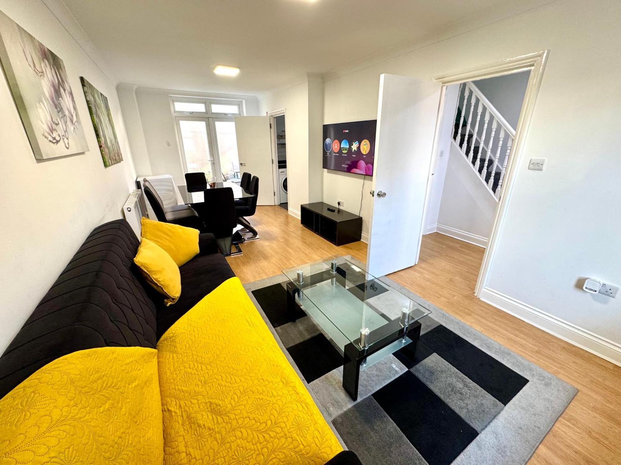 3 Bedrooms Spacious House, Separate Reception, 2 Full Bathrooms, Parking, Garden London Exterior photo